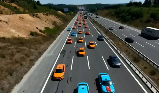 İstanbul'da Taksicilerden 253 Araçlık 15 Temmuz Demokrasi Konvoyu