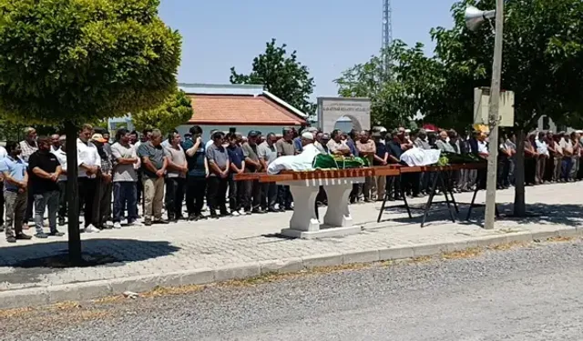 Konya’da Öldürülen Anne İle Kızı Toprağa Verildi