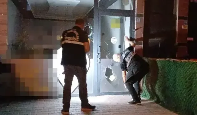 Motosikletle Gelen 2 Kişi Emlak Ofisine Tüfekle Ateş Edip Kaçtı