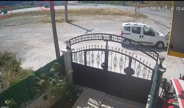 İki Motosikletin Çarpıştığı Kaza Kamerada; Sürücü İle Eşi Öldü, Oğulları Ağır Yaralandı