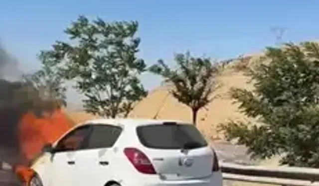 Mardin’de Seyir Halindeki Otomobil Yandı
