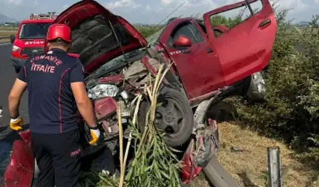 Otomobil Bariyerlere Çarptı; 1'i Çocuk, 5 Yaralı