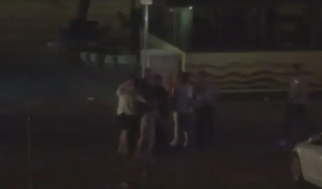 Eğlence Kulübü Çıkışında Kadınların Kavgası Kamerada
