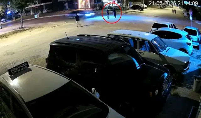 Otomobilin Çarptığı Kadın Öldü; Kaza Kamerada