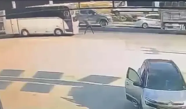 Emniyet Şeridinde Midibüsün Çarptığı Servis Şoförü Öldü