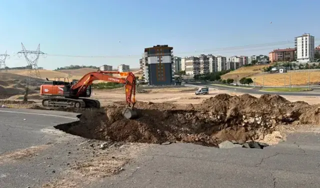 Batman'da Ana İsale Hattının Geçtiği Yol Çöktü