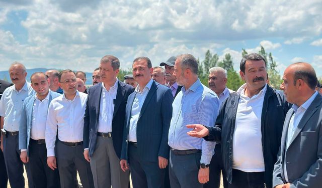 Milletvekilleri ve İl Başkanı Dizer Kızık'ta Açılış Törenine Katıldı