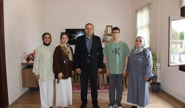 LGS Türkiye Birincisinden Kaymakam Dr. Remzi Demir'e Ziyaret
