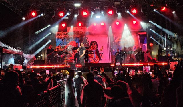 Semicenk Yağmura Meydan Okudu, Erbaa'da Binlerce Kişi Konser Alanını Terk Etmedi