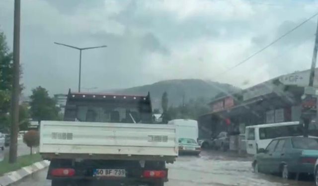 Tokat'ta Sağanak Sonrası Yollar Göle Döndü