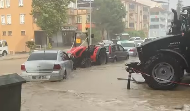Erbaa’da Ani Bastıran Sağanak Ve Fırtına Hayatı Felç Etti
