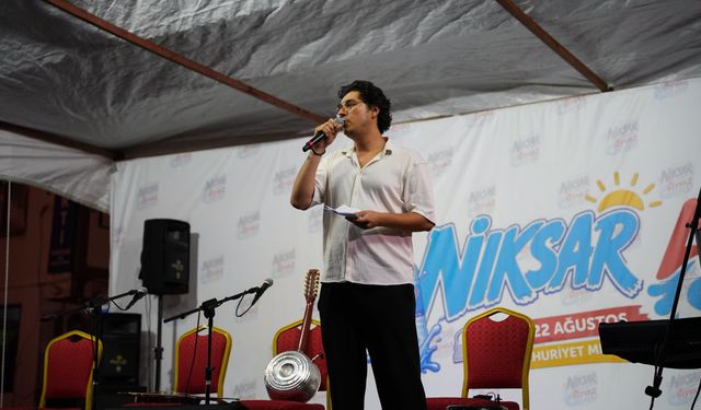 Niksar Ayvaz Su Fest Coşkuyla Başladı: Cumhuriyet Meydanı’nda Müzik Dolu İlk Gece!