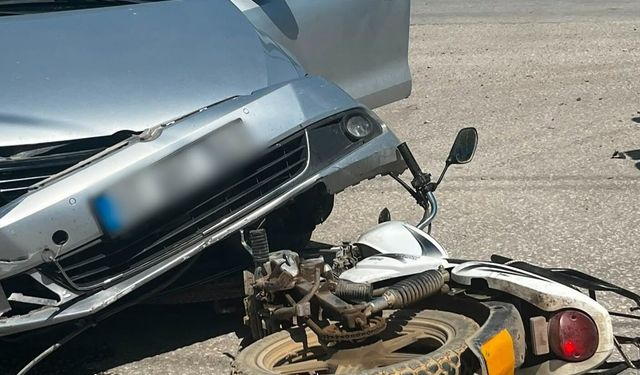 Erbaa’da Otomobil ile Motosiklet Çarpıştı: 1 Yaralı