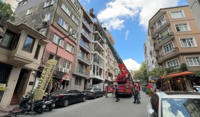 Çatıya Çıplak Çıkan Turisti Görenler İtfaiyeyi Aradı: Dolaşmaya Geldim