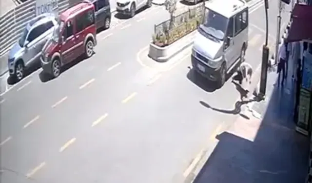 Minibüsün Çarptığı Yaya Yaralandı; Kaza Kamerada