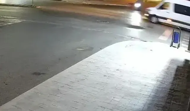 Minibüsün Motosiklete Çarptığı Kaza Kamerada