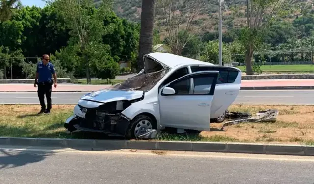 Otomobil Ağaca Çarptı: 1 Yaralı