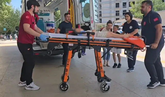 Otomobil İle Motosiklet Çarpıştı; Sürücü İle 2 Çocuğu Yaralandı