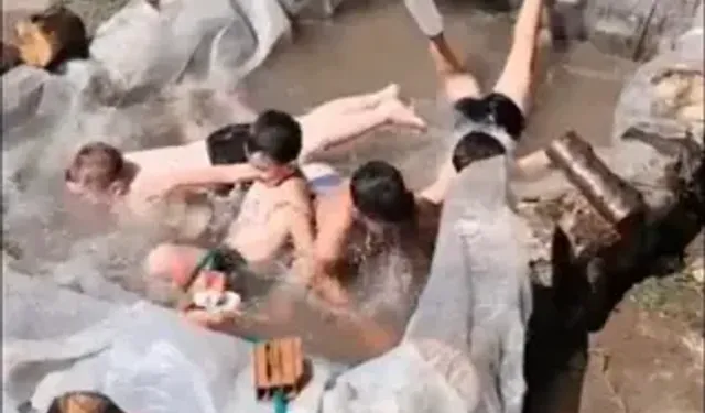 Çocuklar Naylondan Yaptıkları Havuzda Serinledi