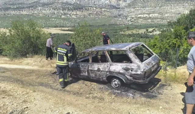 Mersin’de Park Halindeki Otomobil Yandı