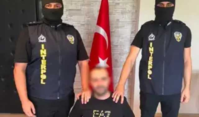 Kırmızı Bültenle Aranan 2 Organize Suç Örgütü Elebaşı Türkiye'ye İade Edildi