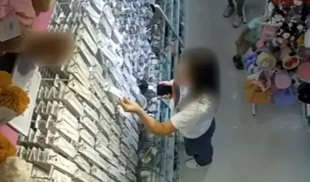 Esenyurt'ta AVM'deki Mağazadan Takı Hırsızlığı Kamerada