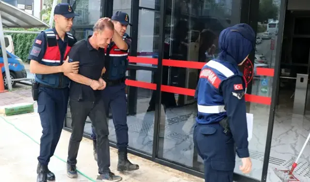 Alanya'da Eşini Ve Kayınvalidesini Bıçaklayan Şüpheli Adliyede