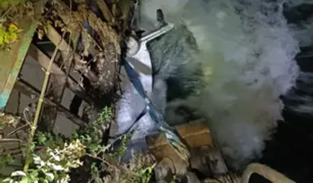 Sulama Kanalına Devrilen Kamyonetin Sürücüsü Kayboldu, Kuzeni Yaralı Kurtarıldı
