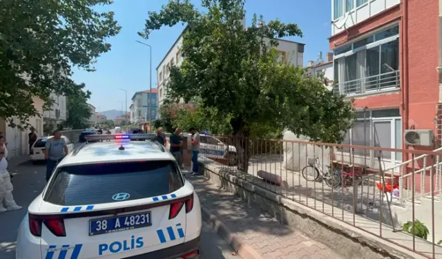 Boşanma Aşamasındaki Eşini Bıçaklayıp, Polise Teslim Oldu