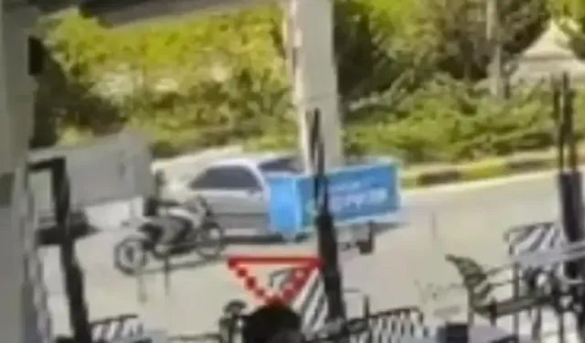 Motosikletin Otomobile Çarptığı Kaza Kamerada; 2 Yaralı