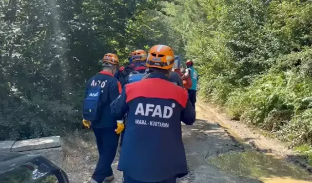 Ormanda Yürüyüş Yaparken Kayalıklardan Düşüp Ayağı Kırıldı, 4 Saatte Kurtarıldı