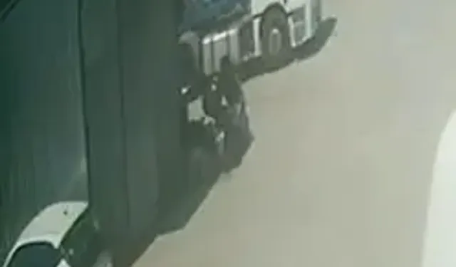 Esenyurt’ta Bakır Kablo Çalan Şüpheliler Kamerada