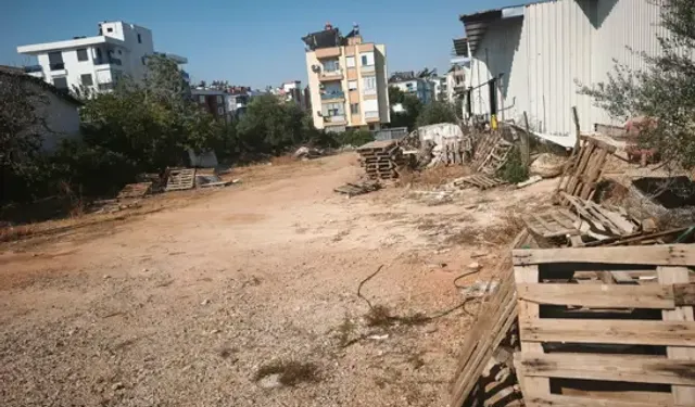 Kepez'de 30 Kamyon Atık Temizlendi, Sorumlulara Ceza Yazıldı