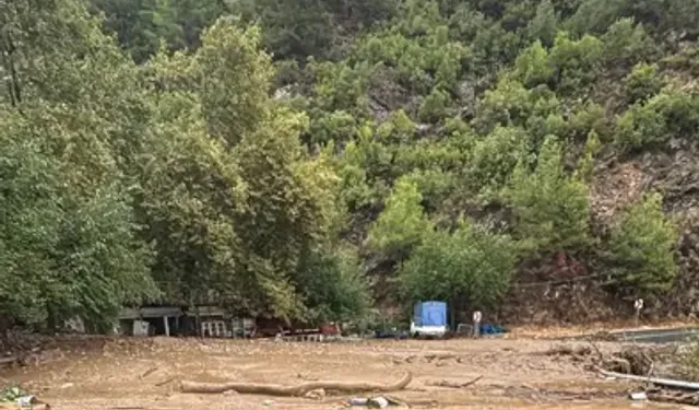 Mersin-Antalya Yolu Heyelan Nedeniyle Ulaşıma Kapandı