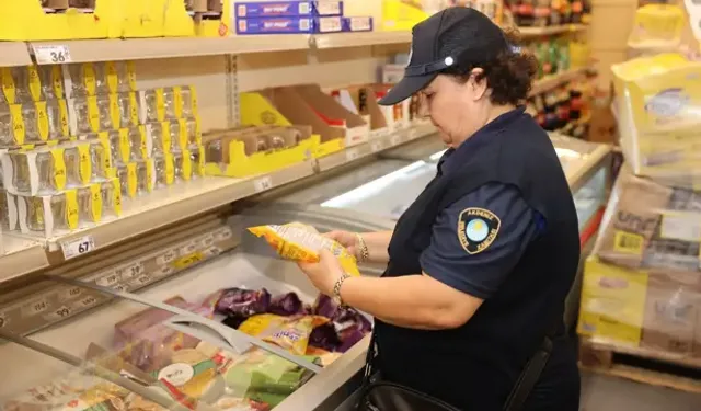 Akdeniz’de Zabıta Ekipleri Marketleri Denetledi