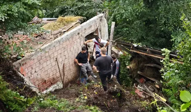 Toprak Altında Kalan Ahırda 5 Büyükbaş Öldü