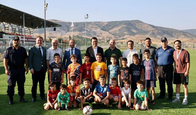 Vali Abdullah Köklü Turhal'da Futbol Okulunu Ziyaret Etti
