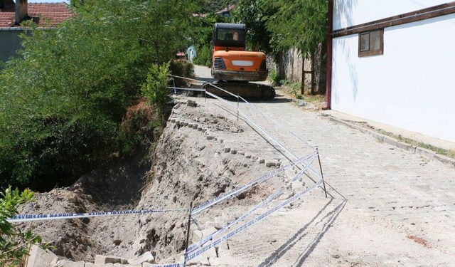 Niksar Kale Yolu 6 Gün Boyunca Araç Trafiğine Kapalı Olacak
