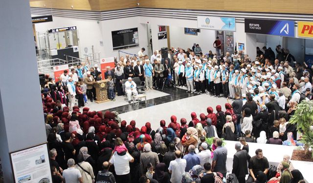 Tokat’ta 190 Kişilik Hafızlar Kafilesi Dualarla Kutsal Topraklara Uğurlandı