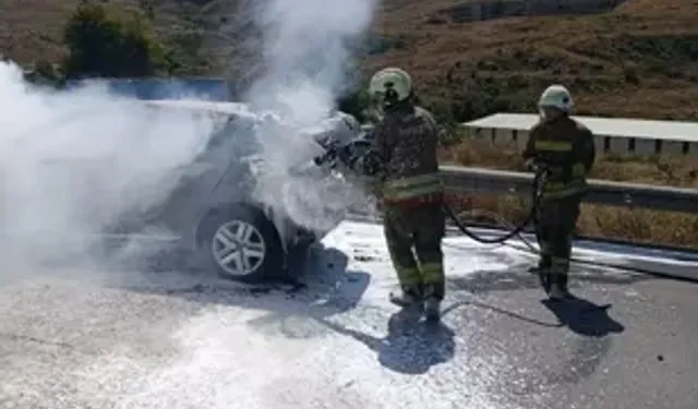 Hatay’da Alev Topuna Dönen Araçta Çıkan Yangın Söndürüldü