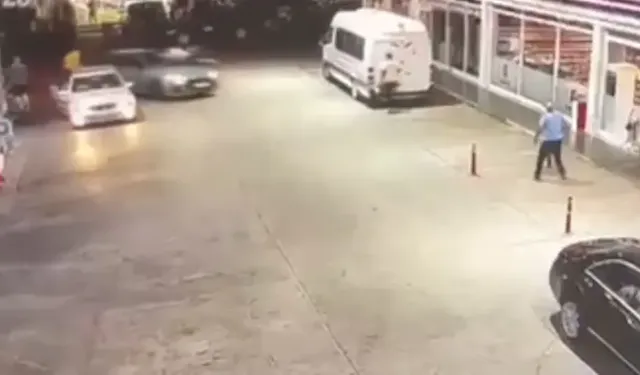 Edirne'de Tartıştığı 2 Kişiye Otomobiliyle Çarptı; O Anlar Kamerada