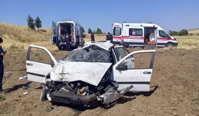 Kırıkkale'de Otomobil Tarlaya Devrildi: 2 Yaralı
