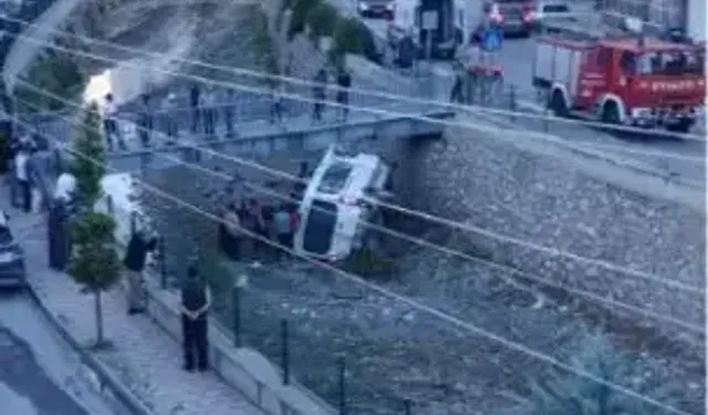 Çorum'da Diyaliz Hastalarını Taşıyan Servis Aracı Çaya Uçtu: 5 Yaralı