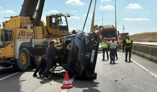 Refüje Çarpan Otomobil Takla Attı; Sürücü Yaralı