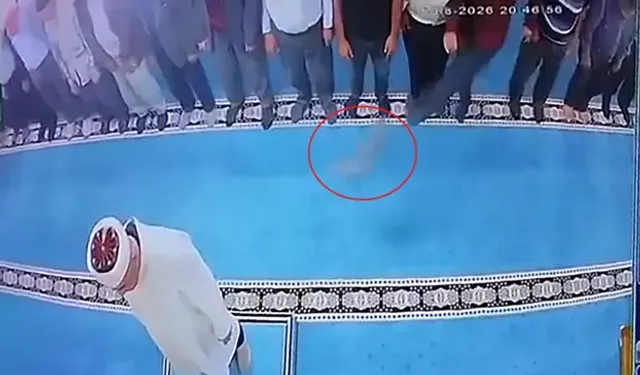 Camide Kediye Tekme Atan Kişi Gözaltına Alındı