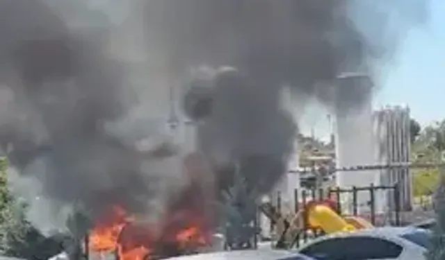 Hastane Çıkışında Çiftin Otomobili Yandı, Güvenlik Görevlileri Alevleri Söndürdü