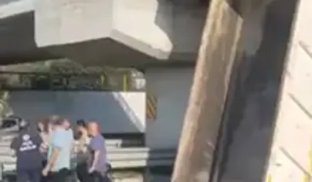 Kamyonun Açılan Damperi, Köprüye Takıldı