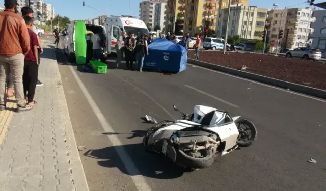 Otomobille Çarpışan Motosikletin Sürücüsü Öldü