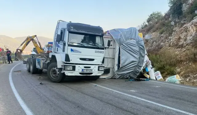 Kontrolden Çıkan TIR Devrildi