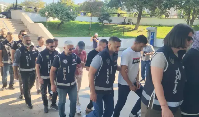 Teknede Yakalanan 9 FETÖ Şüphelisi Ve Kaptan Adliyeye Sevk Edildi